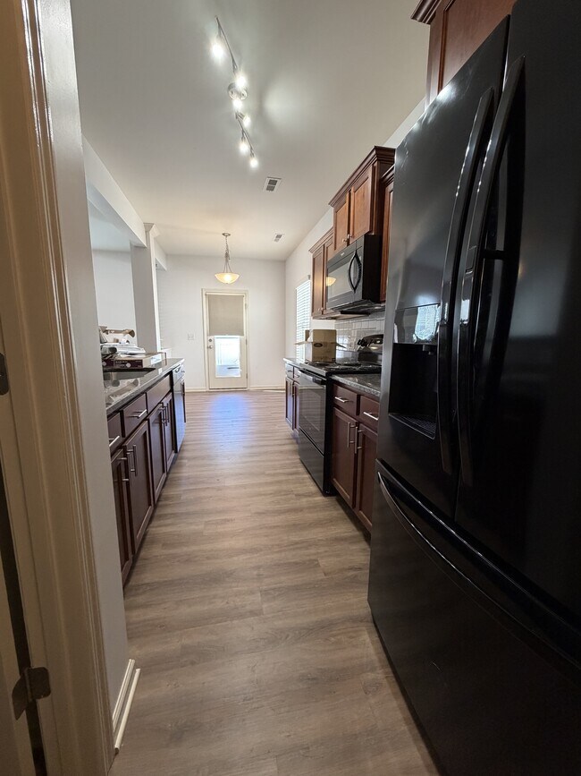 Building Photo - 3549 Saddlebrook Dr