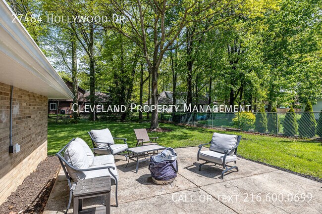 Building Photo - 27484 Hollywood Dr