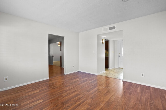 Building Photo - 208 Vista Bonita St