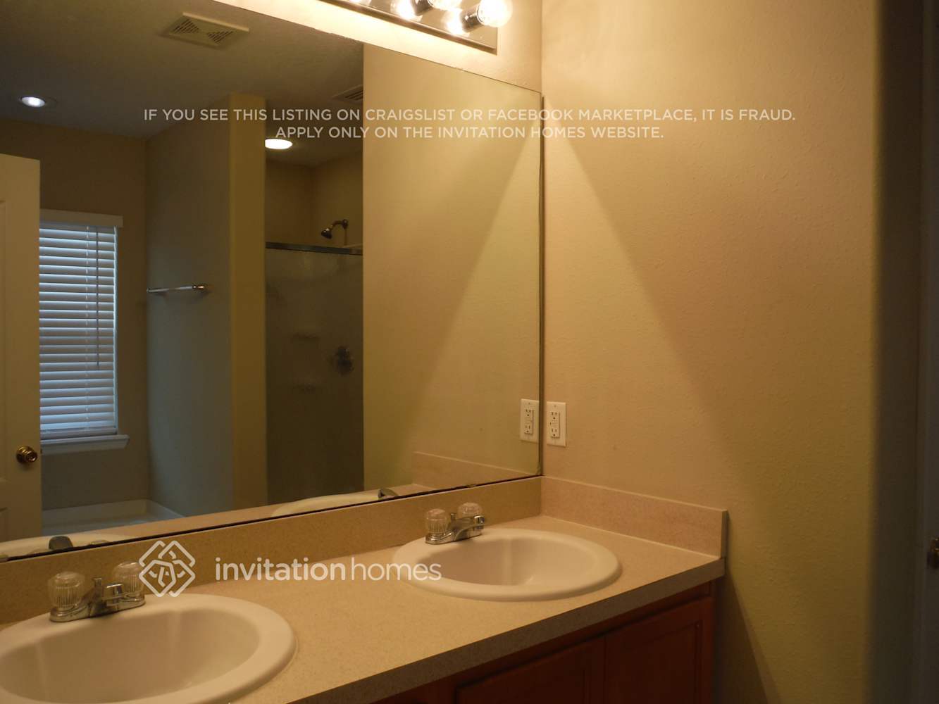 Building Photo - 11633 Brian Lakes Dr N