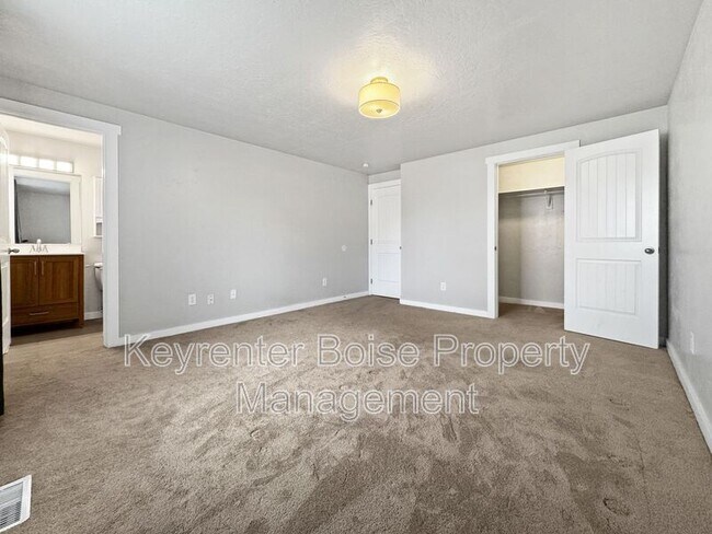 Building Photo - 4727 Arrowhead Way