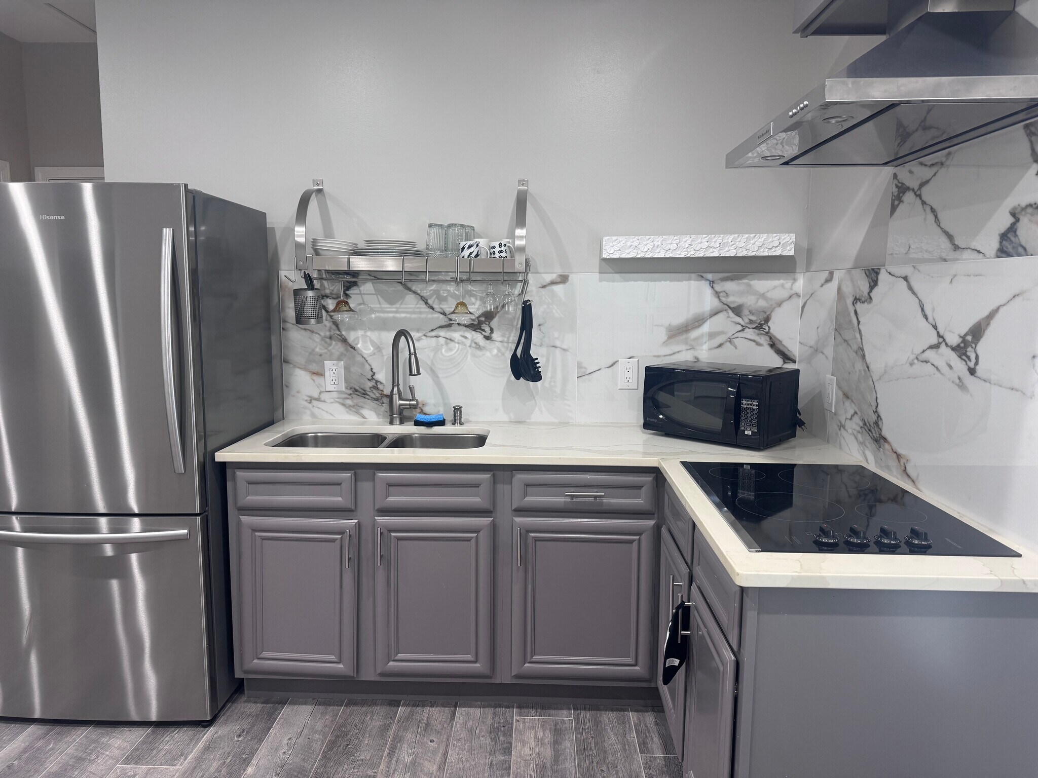 Building Photo - 6615 Tippin Ave