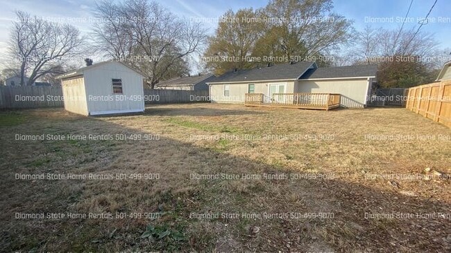 Building Photo - 611 Martin Ln