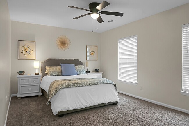 Building Photo - 124 Larkspur Dr