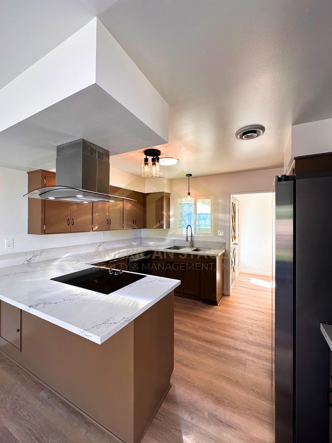 Building Photo - 1012 N H St