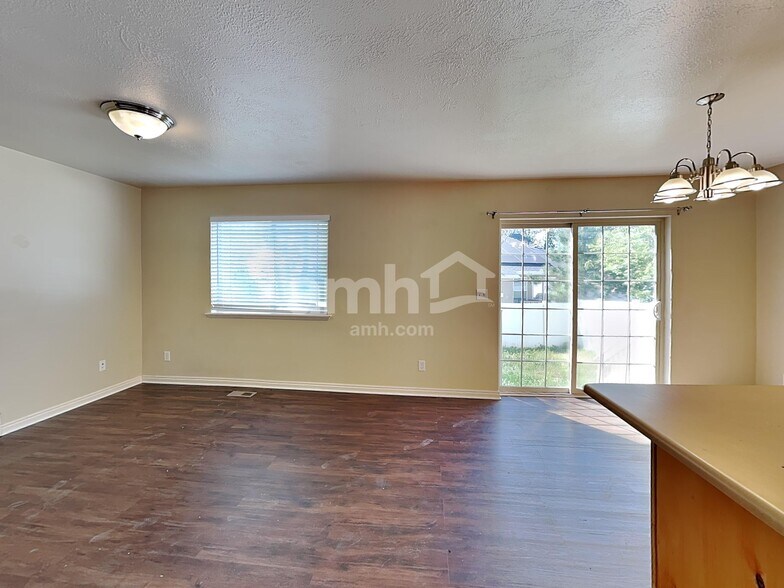 Building Photo - 1444 S 50 W