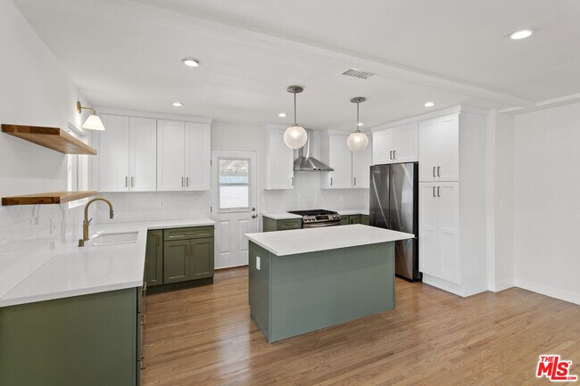 Building Photo - 11951 Bray St