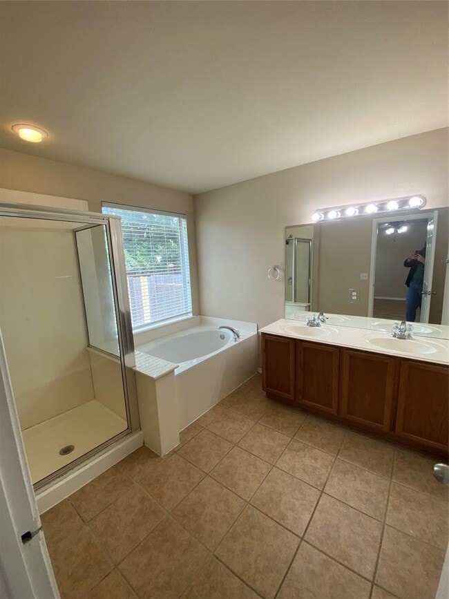 Building Photo - 2307 Paradise Ridge Dr
