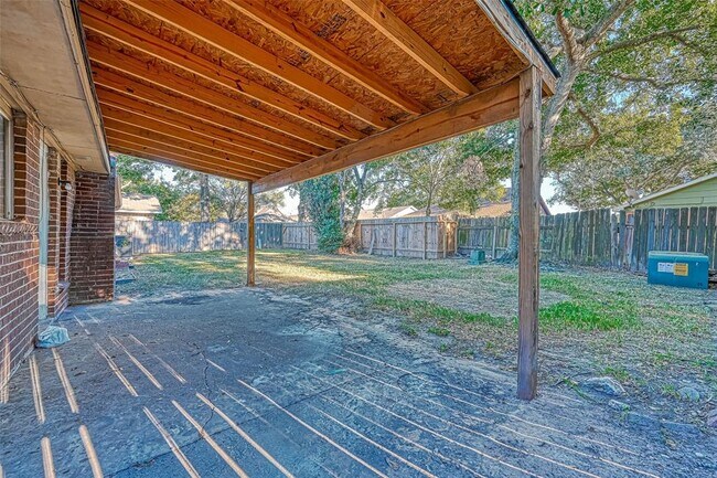 Building Photo - 21631 Park Villa Dr