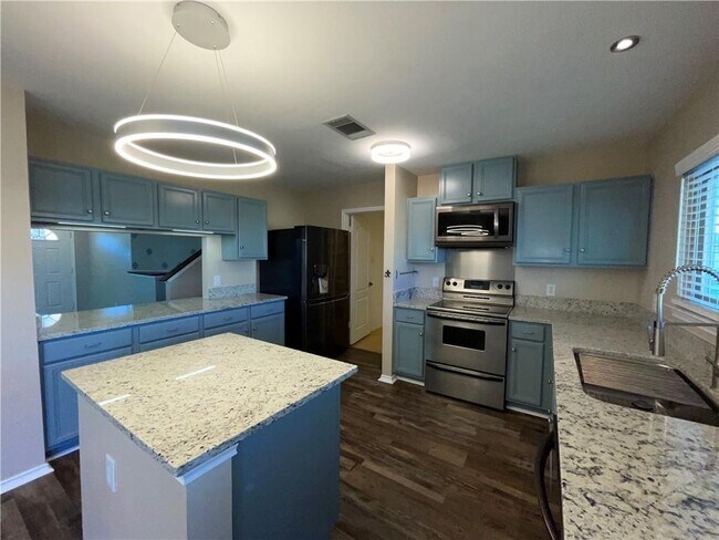 Building Photo - 1102 Keeshond Pl