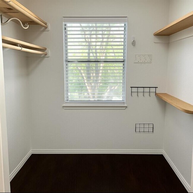 Building Photo - 14401 Misty Meadow Ln