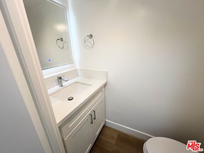 Building Photo - 10390 Wilshire Blvd