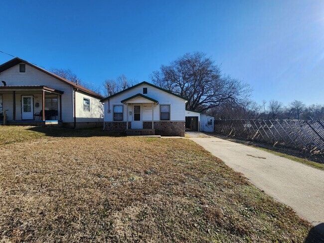 Building Photo - Cute 2 bed 1 bath house in Shawnee