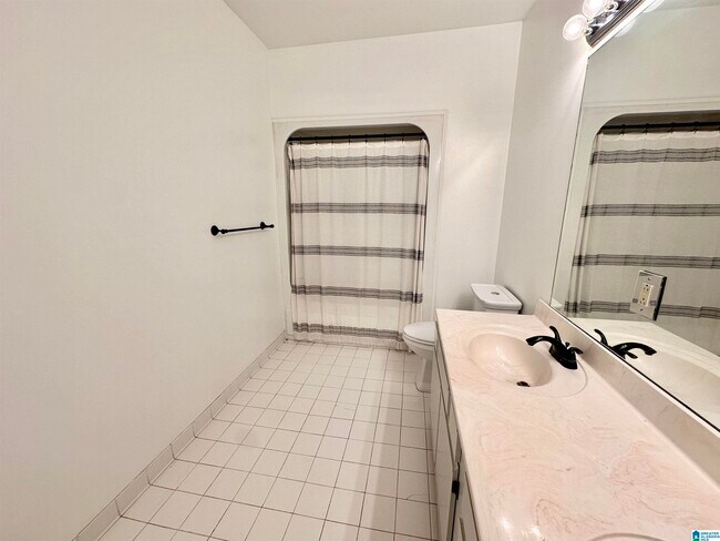 Building Photo - 2112 Morris Ave