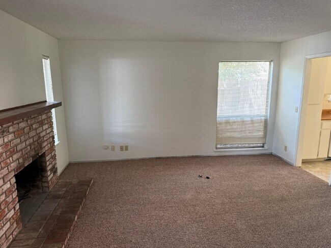 Building Photo - 990/992 JUSTIN DUPLEX