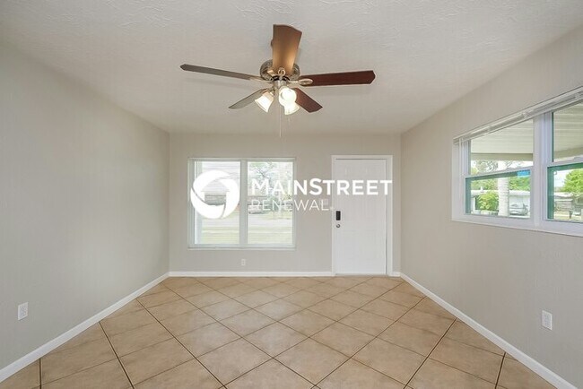 Building Photo - 3 Bedroom Pet-Friendly Home in SARASOTA, FL with Main Street Renewal