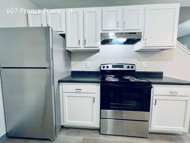Building Photo - 607 Pebble Pl Dr