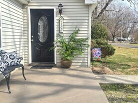 Building Photo - 296 Hockhockson