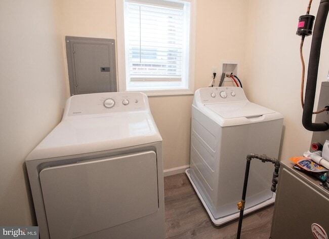 Building Photo - 2049 Snyder Ave