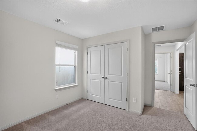 Building Photo - 105 Greenway Dr