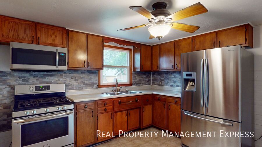 Building Photo - Cozy 3 Bedroom 1 Bathroom in Western Sioux...