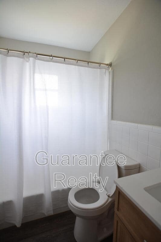 Building Photo - 1712 E Hinson Ave