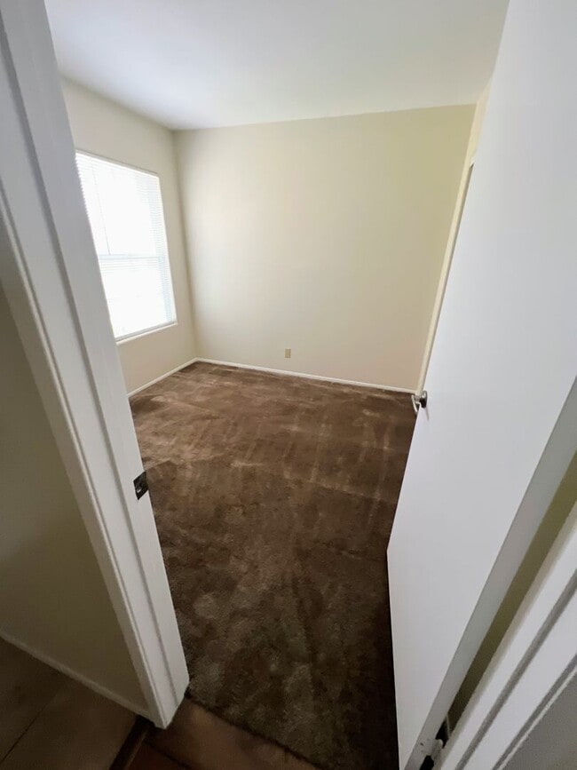 Building Photo - 4 bedroom FAMILY SPECIAL with RV storage o...
