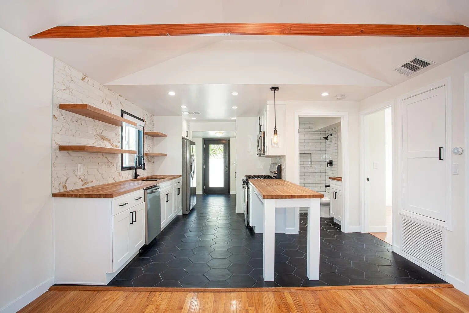 Building Photo - 2956 Finch St