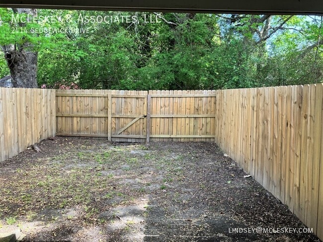Building Photo - 2414 Sedgewick Dr