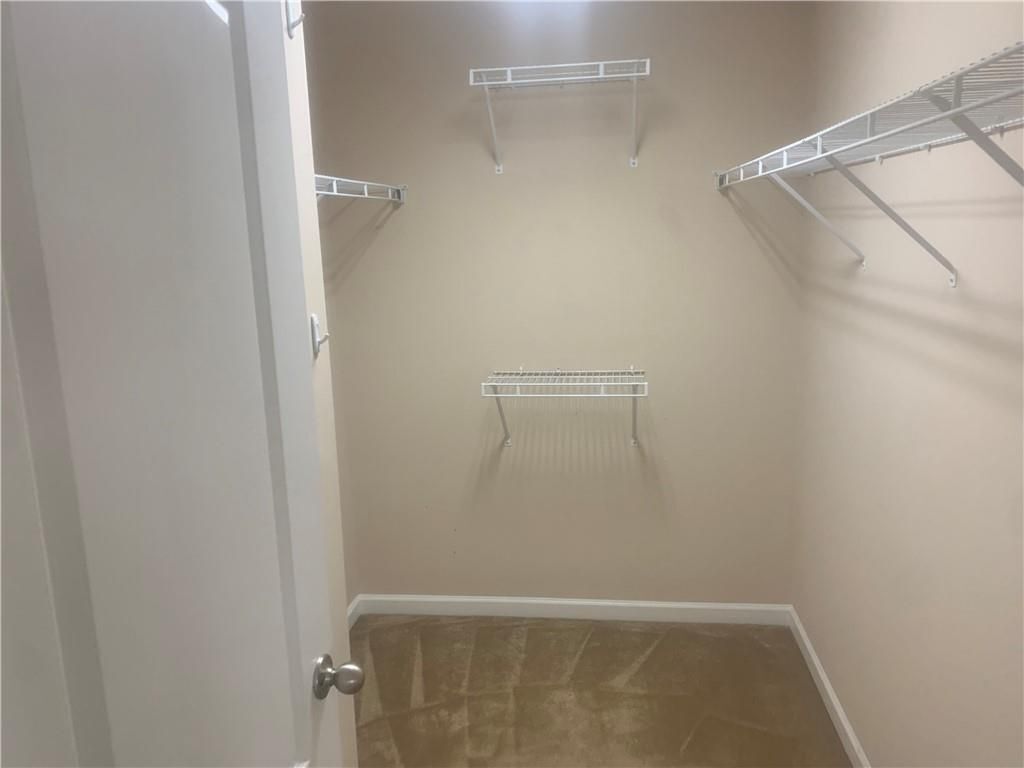 Building Photo - 121 Creekwood Tr