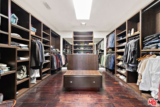 Building Photo - 458 Flores St