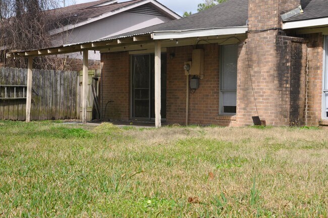 Building Photo - 16454 Hickory Knoll Dr