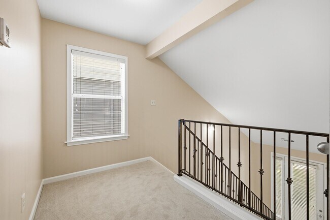 Building Photo - 1277 Island Pl E