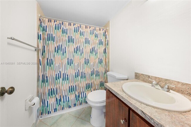 Building Photo - 20905 NE 8th Ct