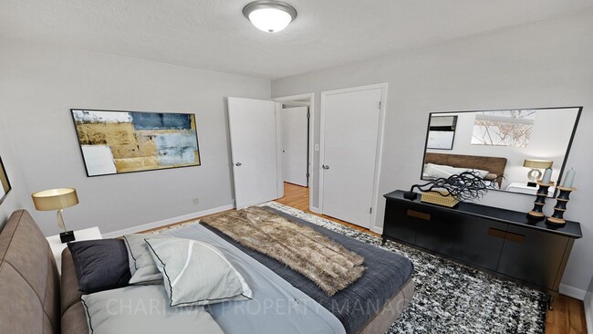 Building Photo - Newly Updated 2 Bedroom, 1.5 Bath House, C...