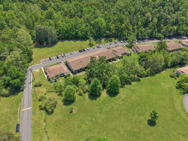 Building Photo - Discover the most affordable home in Belle Forest, located in Nashville's highly coveted 37221 zi...