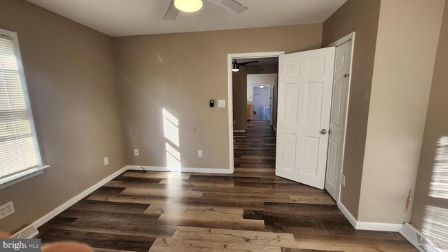 Building Photo - 108 E Pacific Ave