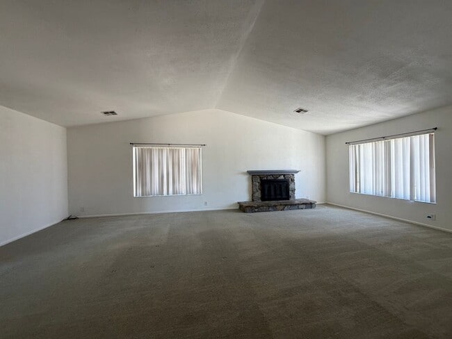 Building Photo - Beautiful 3 Bedroom House Located on Calico Lake