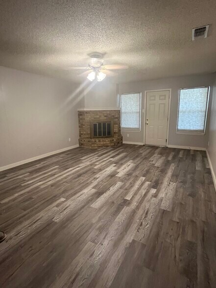 Building Photo - 6160 Denis Ln