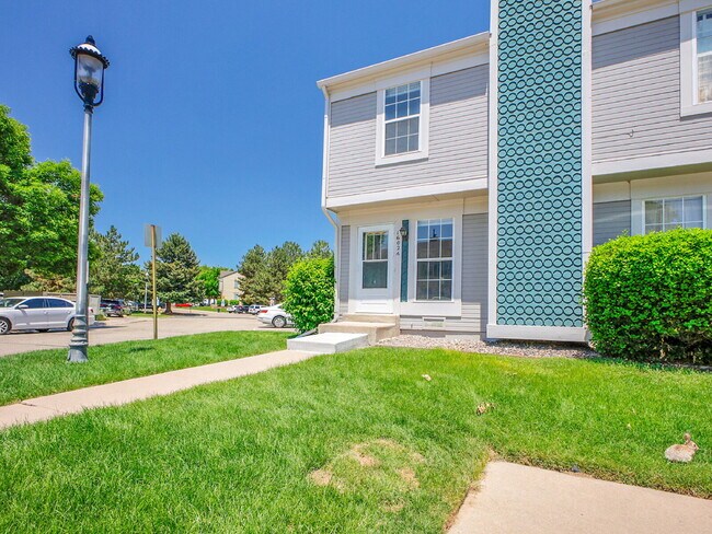 Building Photo - $1,795 // 2-Bed 1-Bath Charming Rowhome in...