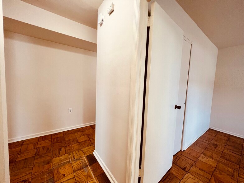 Building Photo - 242 Summit Ave