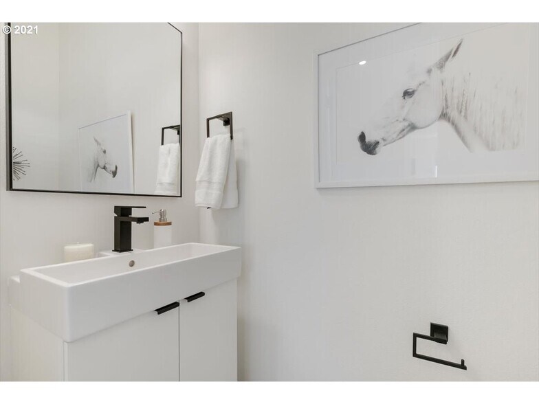 Building Photo - 3958 SE Gladstone St