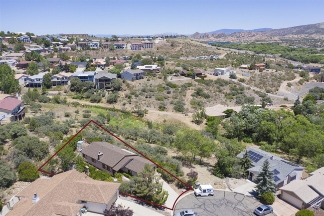 Building Photo - Home in Cliff Rose!