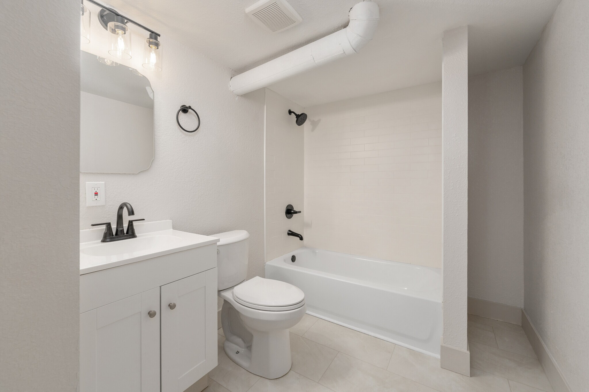 Building Photo - 156 S Estelle St