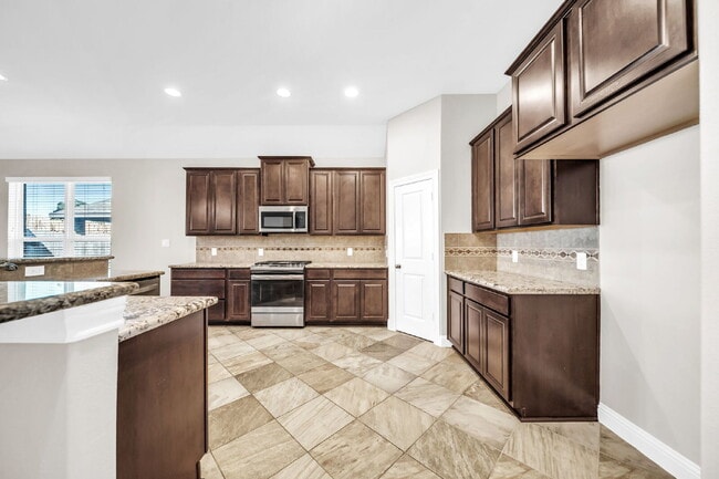 Building Photo - Welcome to this well-kept, single-story gem located in the Villas of Mia Lago!