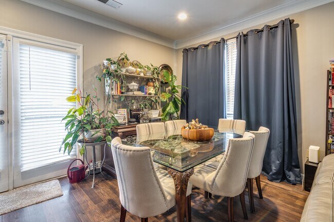 Building Photo - 1986 Eastend Dr