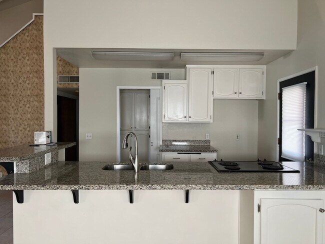 Building Photo - 3511 E Stapp Ave