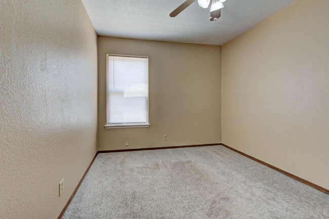Building Photo - 905 Hawks Nest Dr