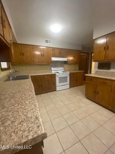 Building Photo - 144 Vaughn Ln