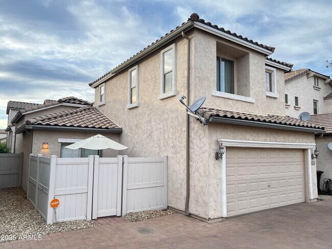 Building Photo - 8353 W Lewis Ave